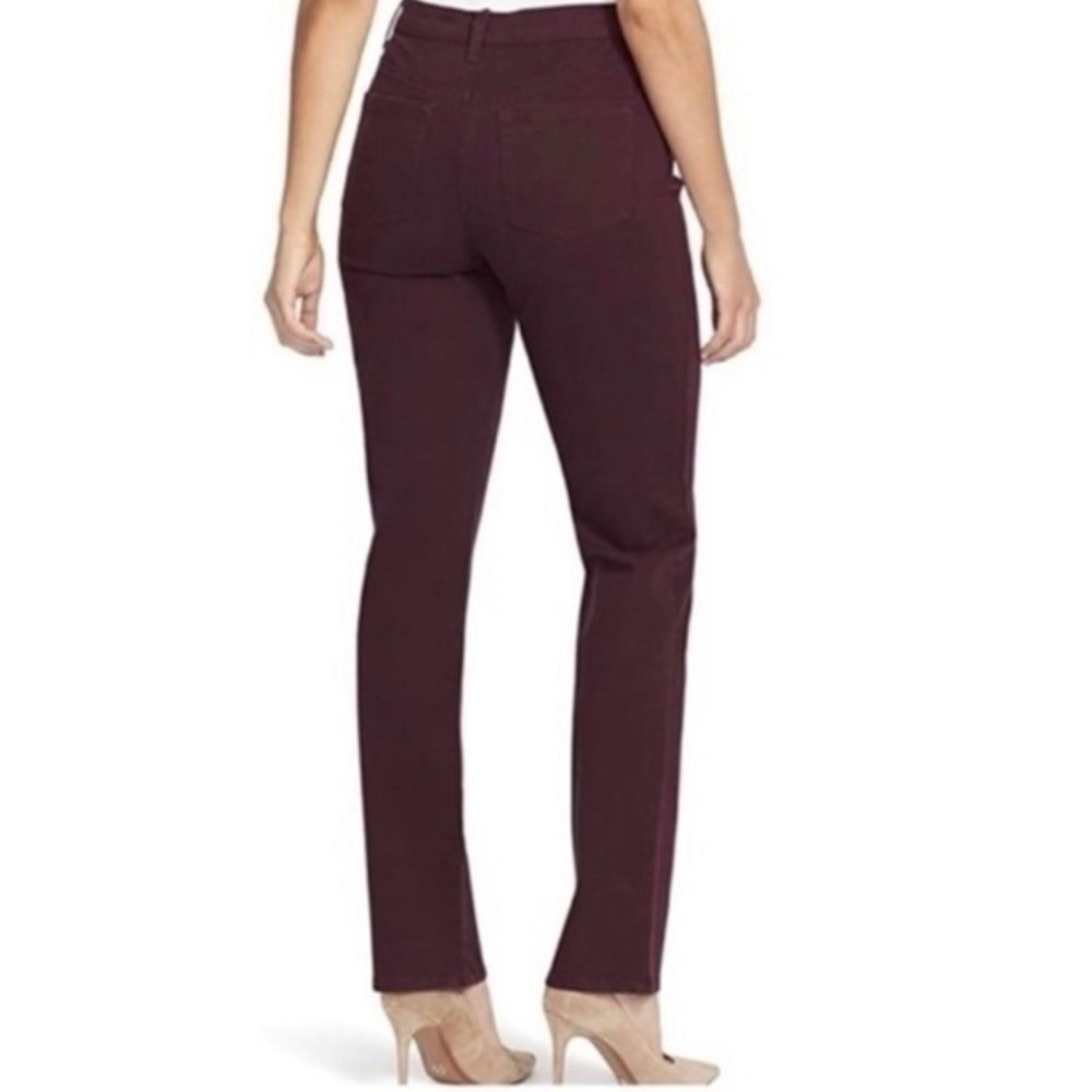 Gloria Vanderbilt Amanda Missy Jeans Size 12 Burgundy Color